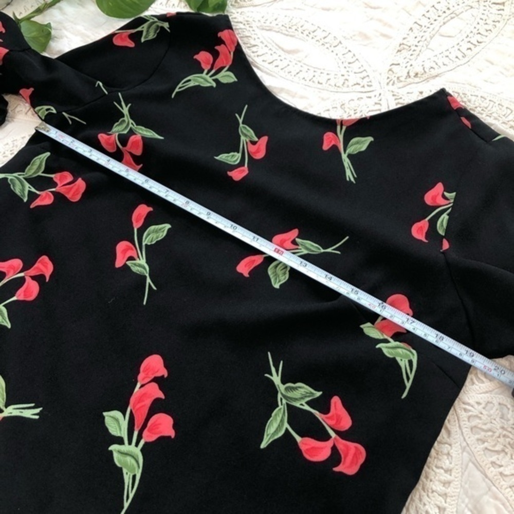 Carmen Marc Valvo Black Floral Bell-Sleeve Blouse with Red and Green Print - Picture 8 of 12